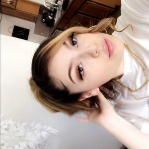 Meet your Posher, Maya